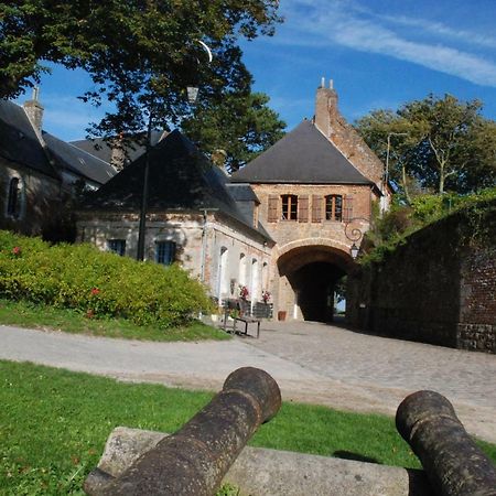 Gite Le Corps De Garde Montreuil  Esterno foto